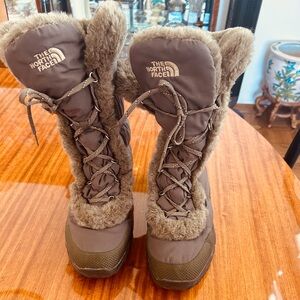 North Face women’s Mid  calf Boots